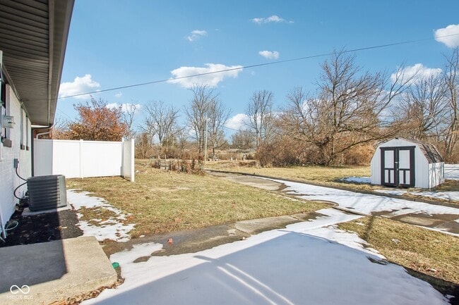 Building Photo - 21 N Devon Ave