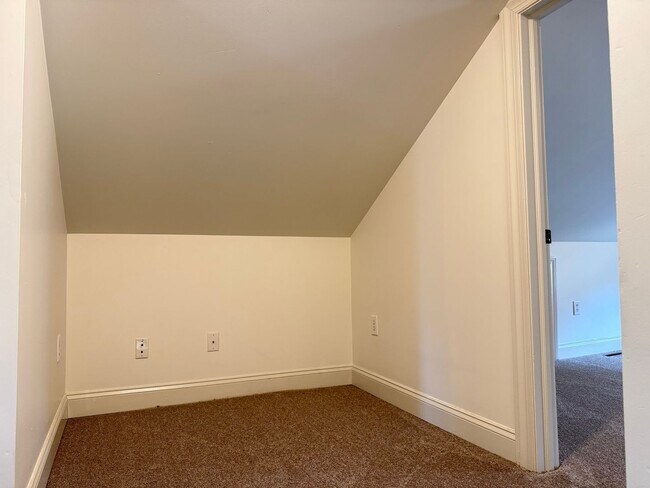 Building Photo - 3131 Lincoln Hwy E