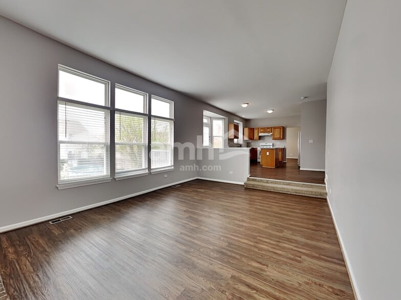 Building Photo - 9781 Chetwood Dr