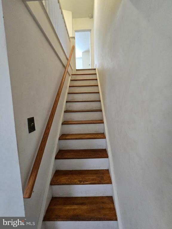 Building Photo - 158 Rosemar St