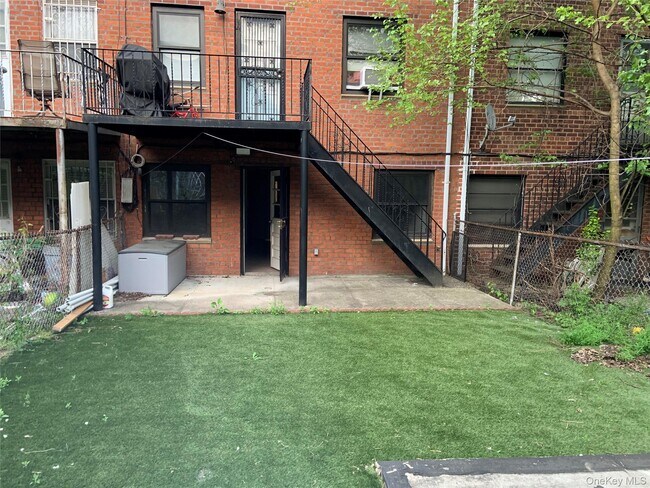 Building Photo - 30-50 70th St