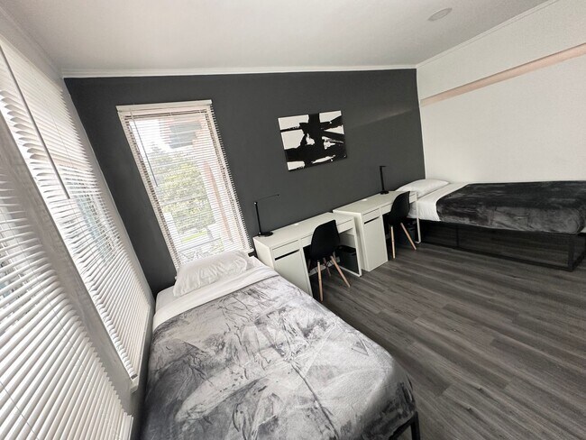 Building Photo - 832 Hilgard Ave