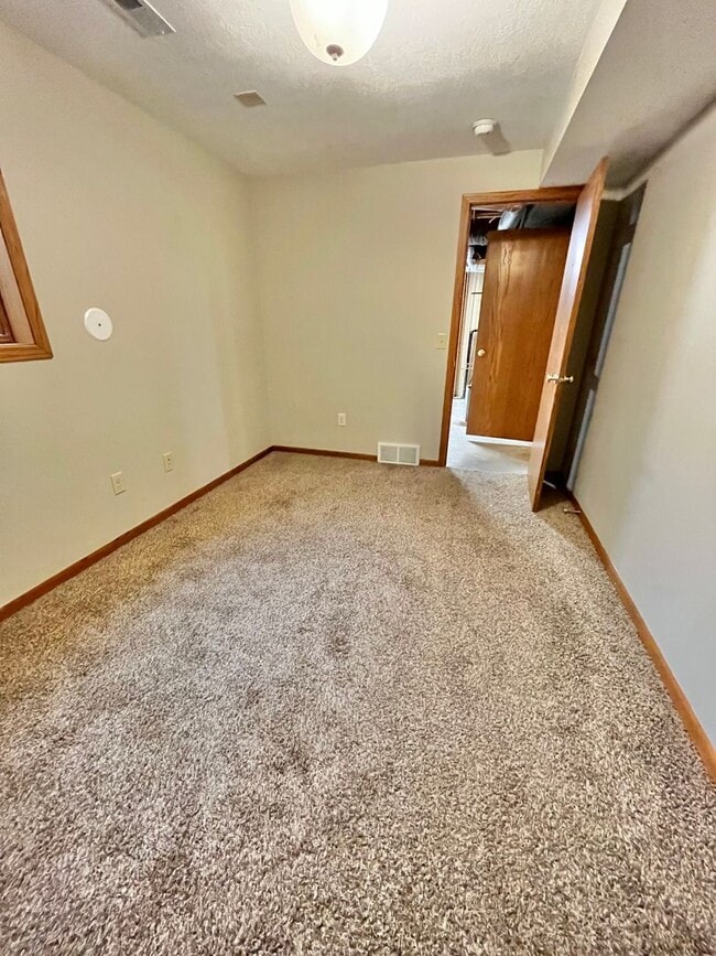Building Photo - Updated 4 Bed/2 Bath East Side Ranch Home for Rent!!