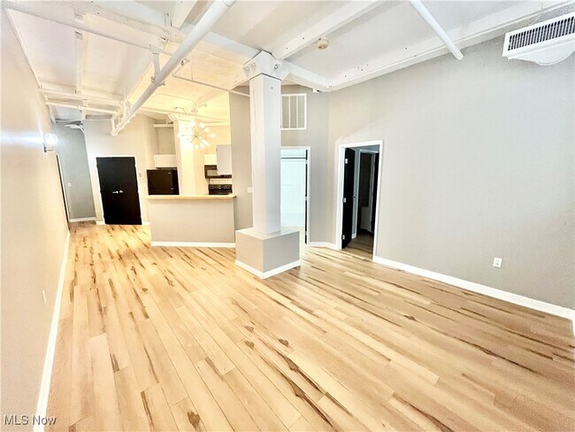 Primary Photo - 1133 W 9th St