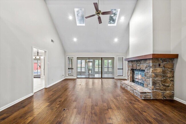 Building Photo - 7559 Cross Village Dr