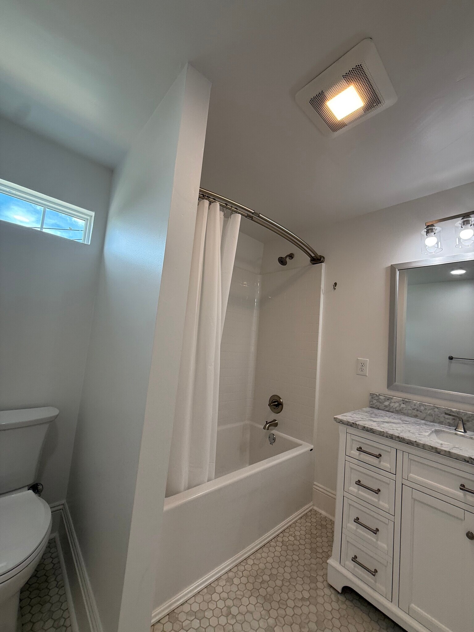 Building Photo - 712 Dixie Ave NW