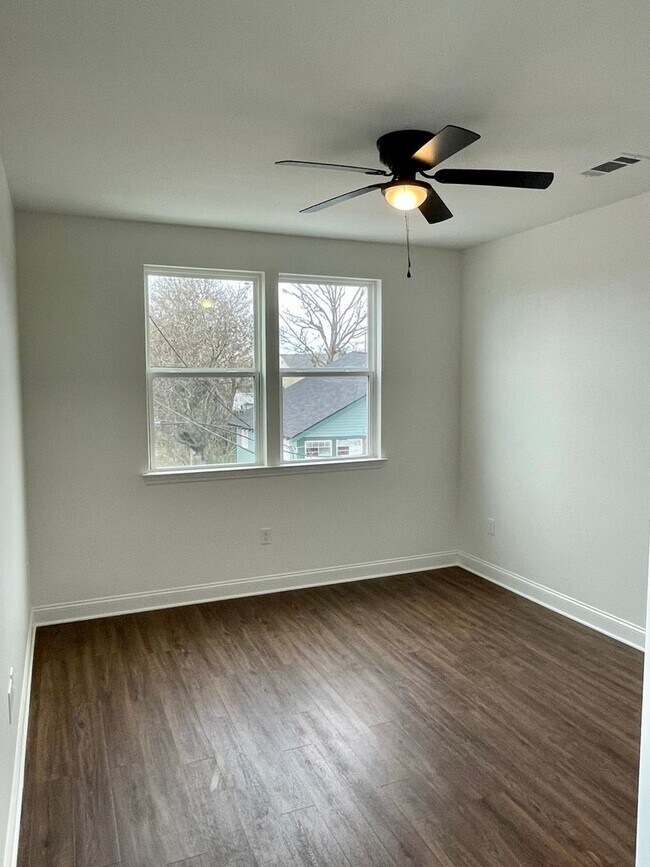 Building Photo - Newly Renovated 2BD/2.5BA with covered Driveway and Backyard