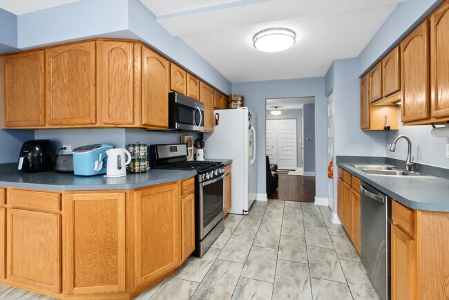 Building Photo - 11112 E Cove Cir