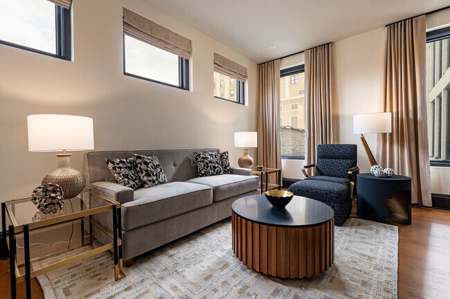 Building Photo - 1011 Canal St