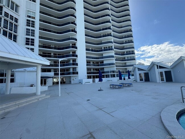 Building Photo - 16711 Collins Ave