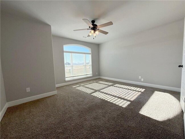 Building Photo - 348 Fox Cir