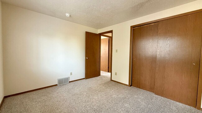 Building Photo - Move in Ready home on Piros