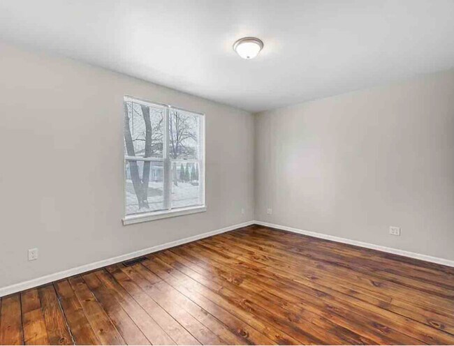 Building Photo - 625 N Maple Ave