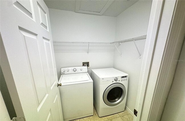 Building Photo - 1941 Island Walk Dr