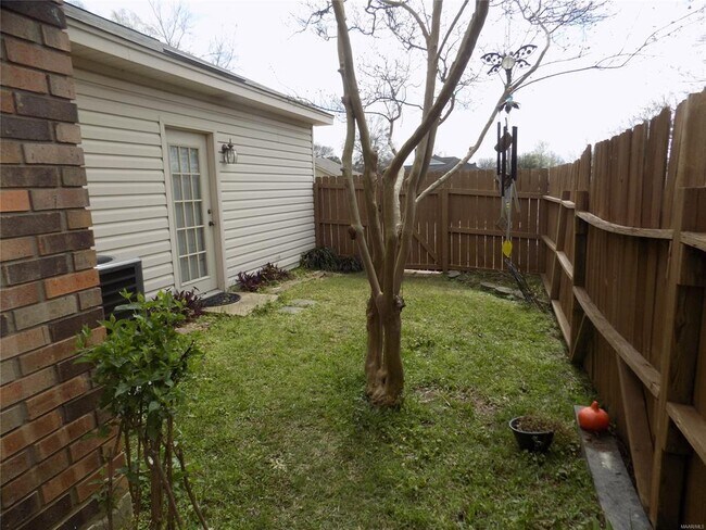 Building Photo - 4602 Cherry Tree Terrace