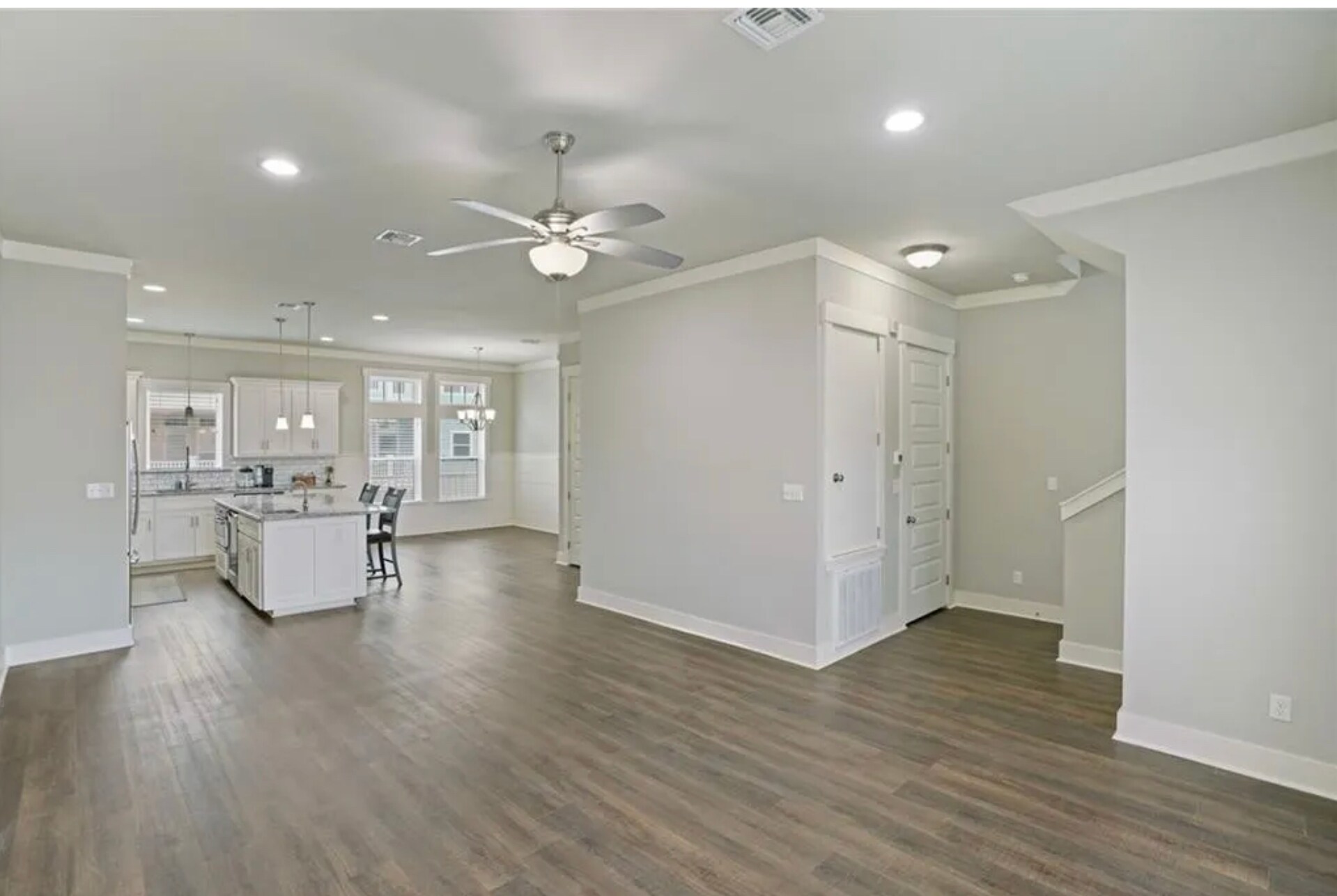 Building Photo - 14890 Granada Dr