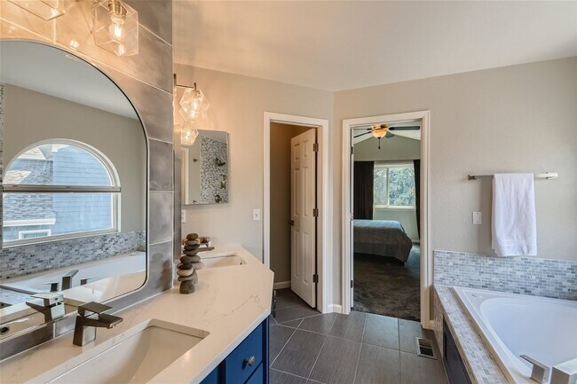 Building Photo - Beautifully Updated 3-Bedroom Home with Finished Basement in Gunbarrel