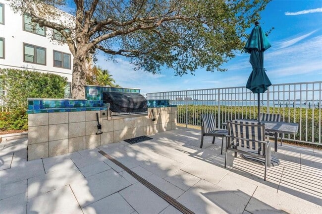 Building Photo - 1203 Bay Club Cir