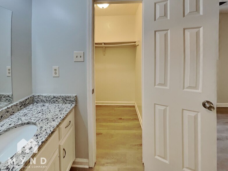 Building Photo - 4629 Sunnyslope Dr