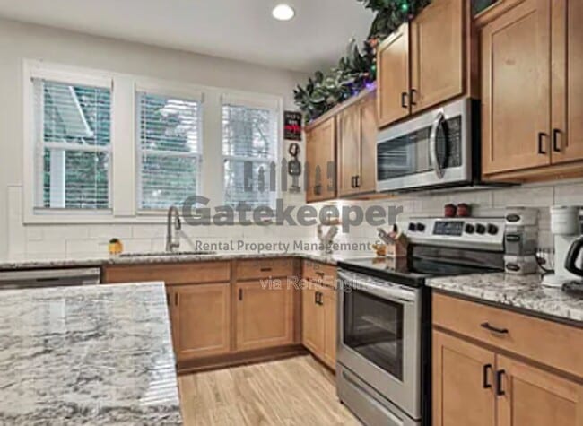 Building Photo - 205 Valley View Dr