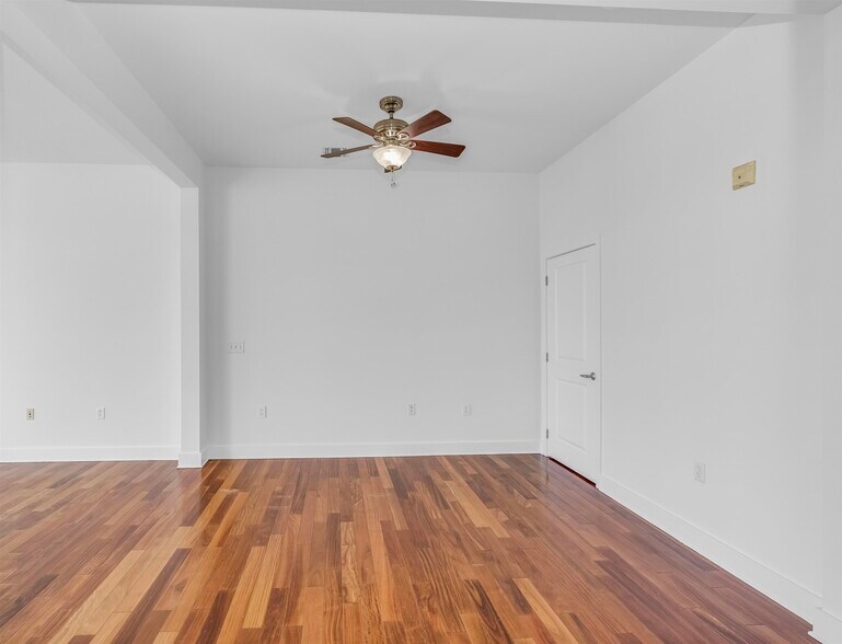 Building Photo - 55 Mallory Ave