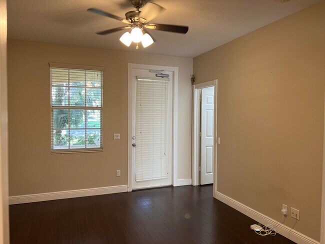 Building Photo - 3368 Greenway Dr