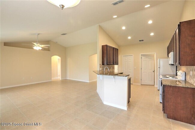 Building Photo - 741 Capon Terrace
