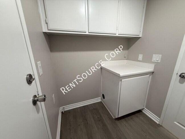 Building Photo - 40055 Castana Ln