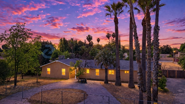 Building Photo - 4109 N Cornelia Ave