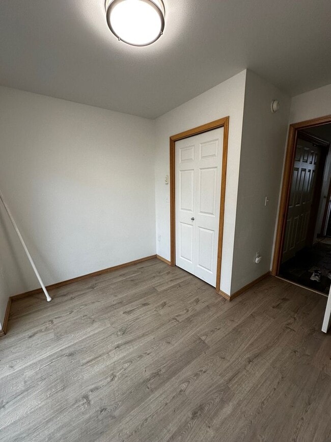 Building Photo - Updated 3 beds/ 2 bath townhome for rent!