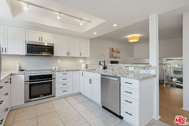 Building Photo - 2112 Warfield Ave