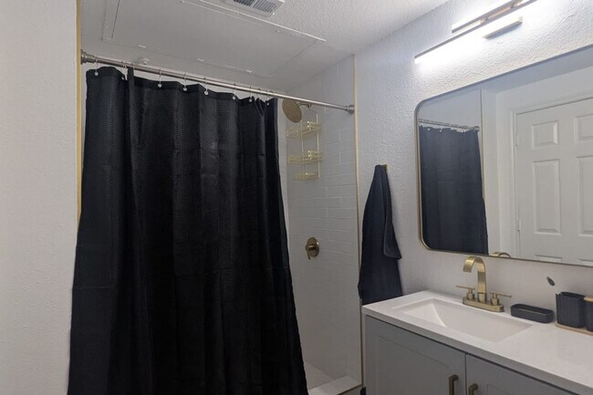 Building Photo - 2929 Kings Rd