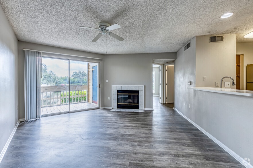 Banyan - 1BR, 1BA - 764SF - Living Room - Bridgewater Luxury Rentals