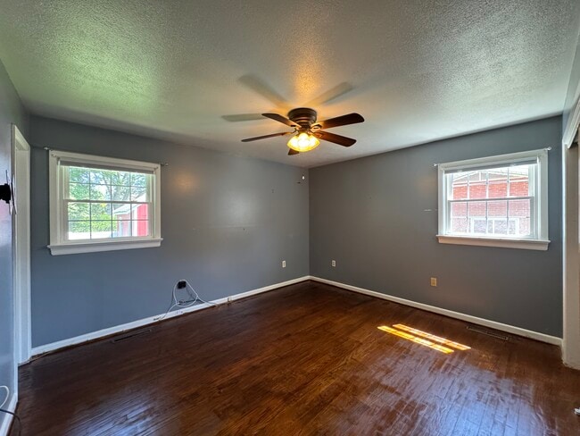Building Photo - 117 Southerland Dr