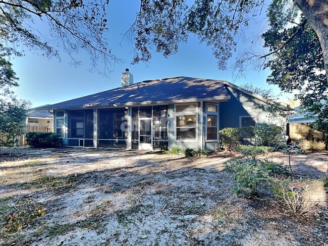 Building Photo - 357 Maplewood Dr