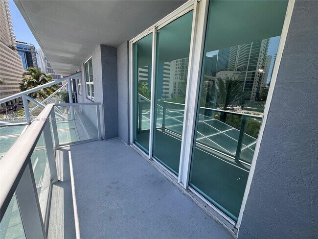 Building Photo - 1155 Brickell Bay Dr