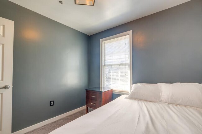 Building Photo - 3 Joyceton Terrace