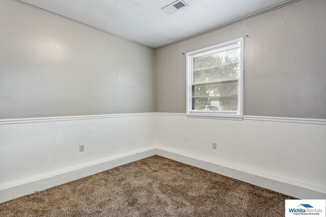 Building Photo - 3 Bedroom 1 bathroom House