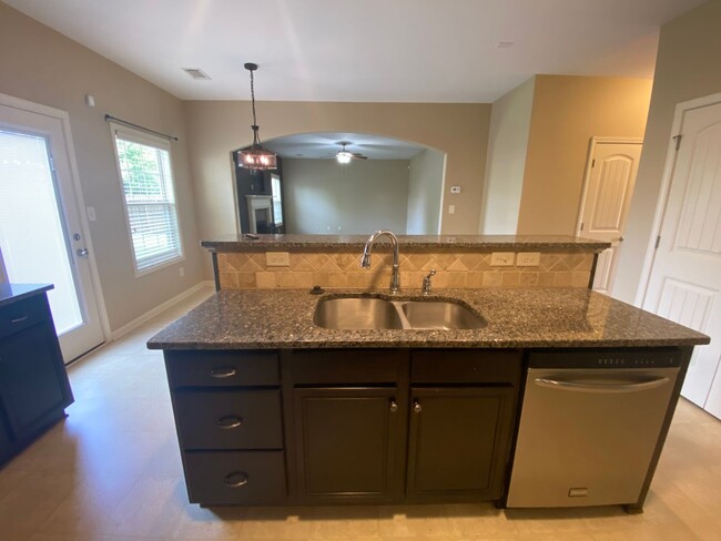 Building Photo - 118 Broomsedge Ln