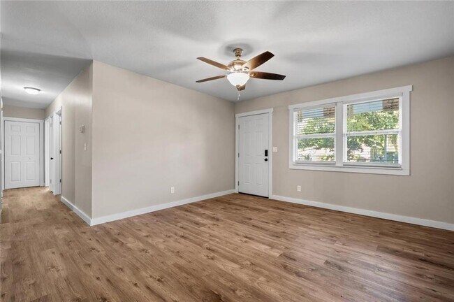 Building Photo - 920 Johnston St