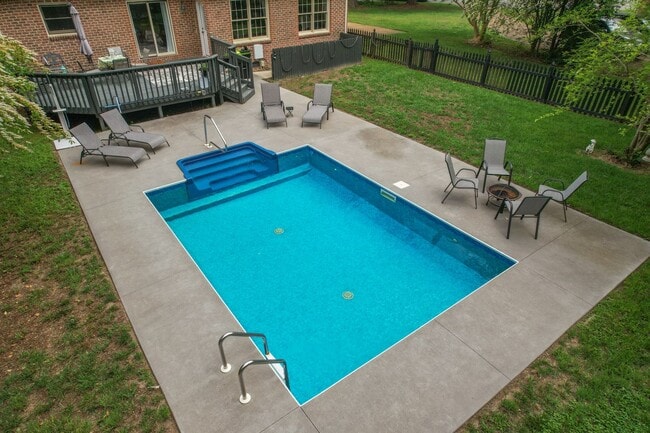 Building Photo - Immaculate Home In Gatling Point!
