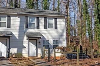 Building Photo - Updated Duplex Close To The Shops at Stone...