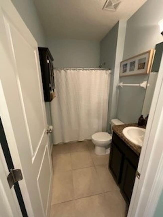 Building Photo - 5/3 Chestnut Village Home