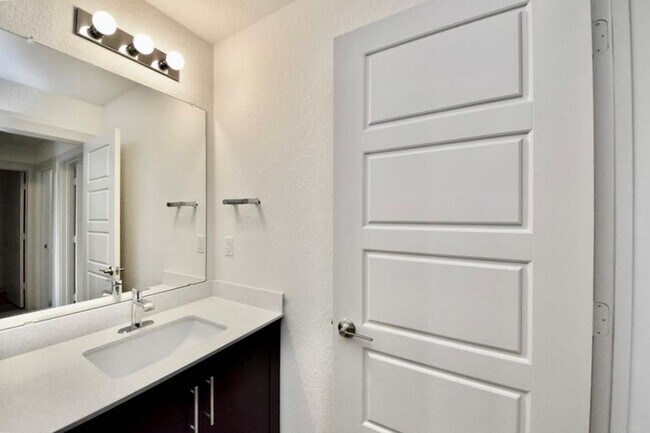 Building Photo - 1825 Bonham Ln