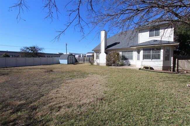 Building Photo - 15301 Ecorio Dr
