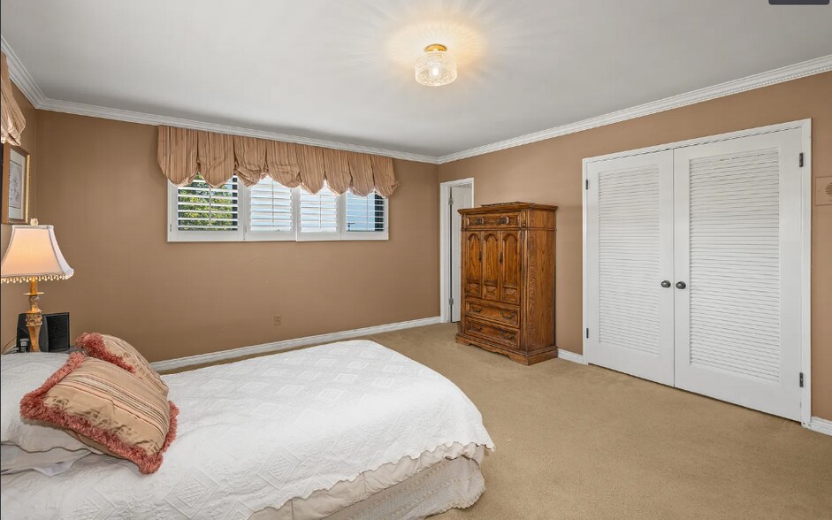 Building Photo - 6401 La Jolla Scenic Dr S