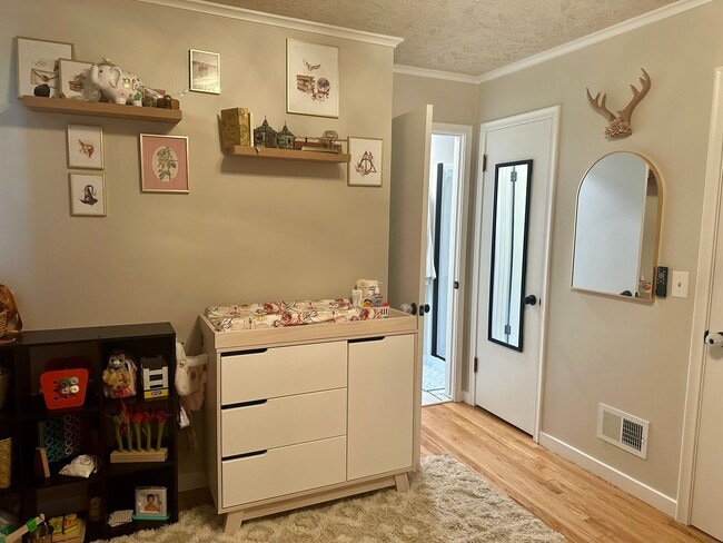 Building Photo - Beautiful house...RESERVE NOW FOR AUGUST 1...