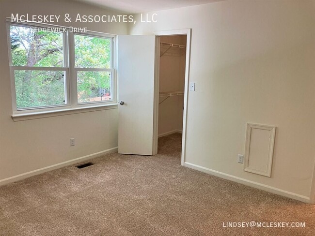 Building Photo - 2414 Sedgewick Dr