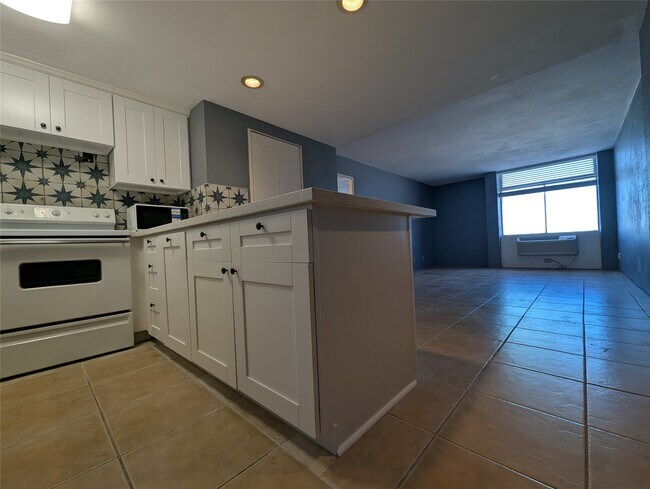 Building Photo - 7520 Hornwood Dr