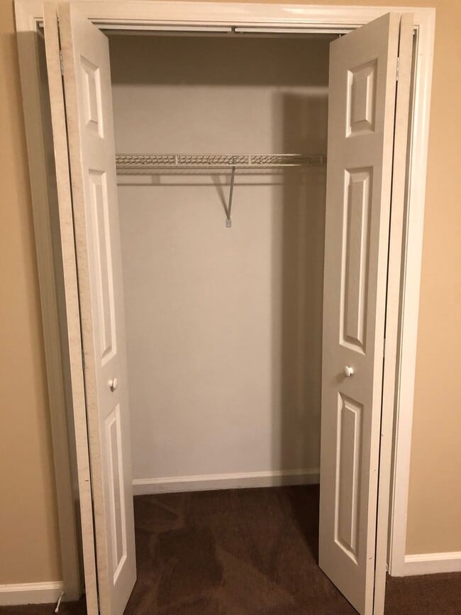 Building Photo - 2 Bedroom 1.5 Bath Townhouse